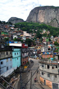 Rocinha_road_2010